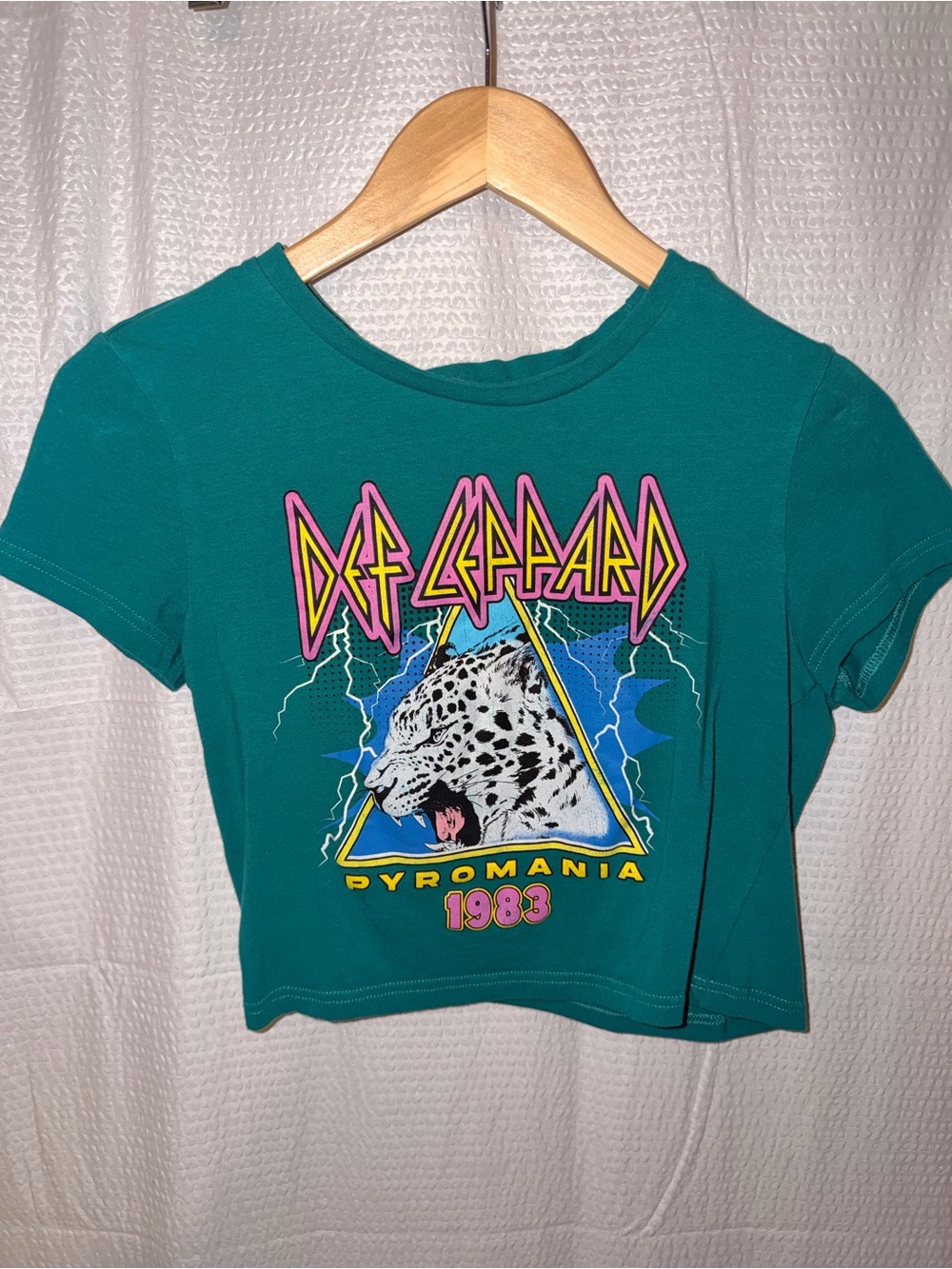 Def Leppard Pyromania 1983 Teal Cropped Baby Tee Graphic Band T-shirt Vtg. Style